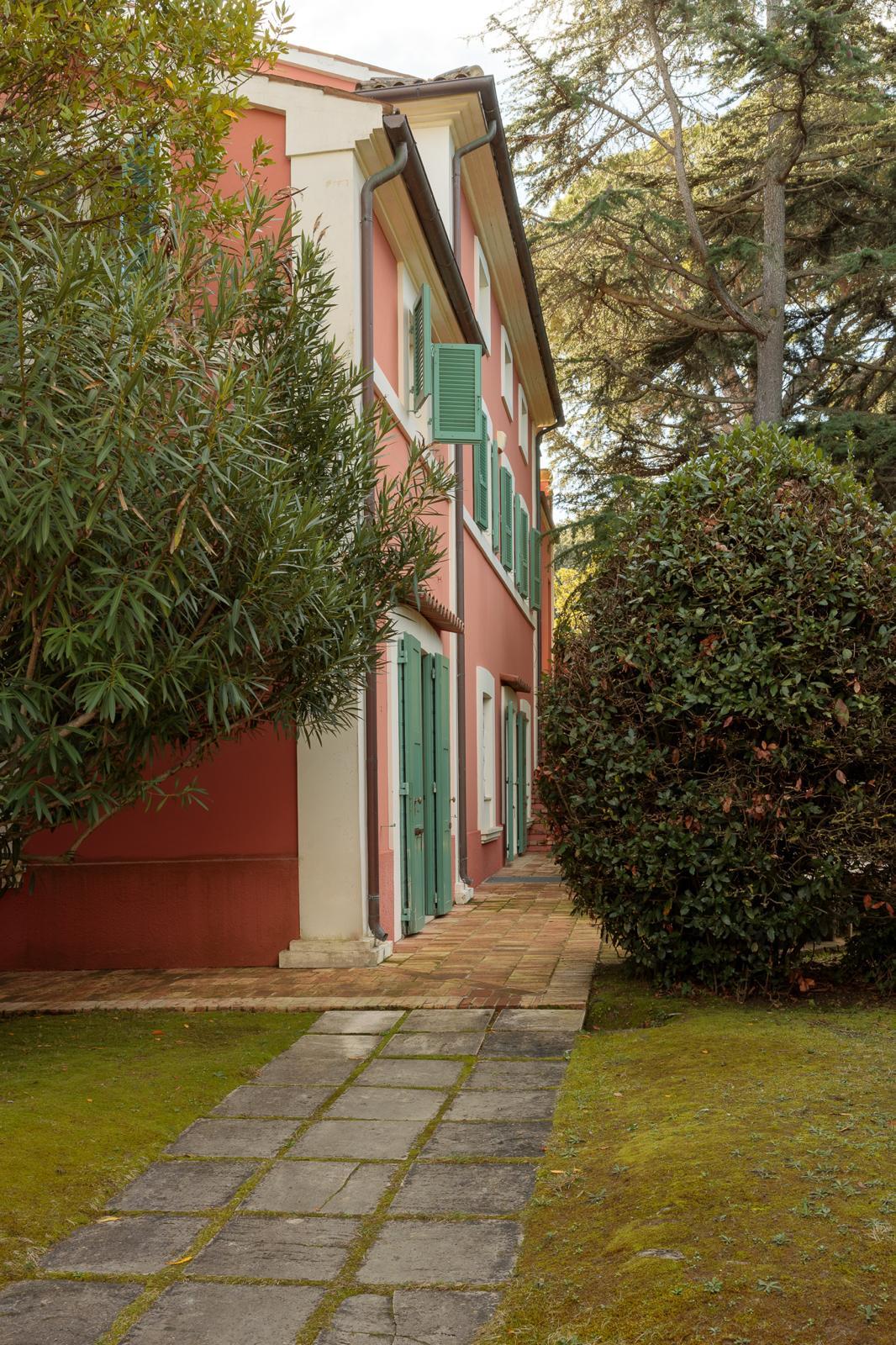 Area relax nel giardino privato della villa