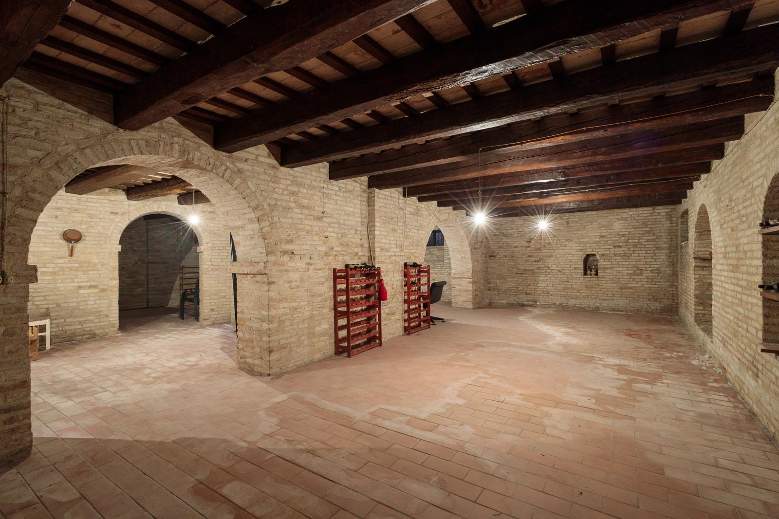 La taverna accogliente al piano interrato della villa